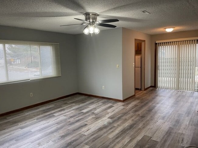 Building Photo - 902 Hartwell Dr