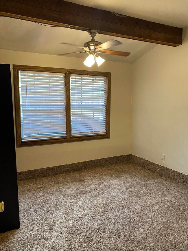 Foto del edificio - 2337 Yorkshire Dr