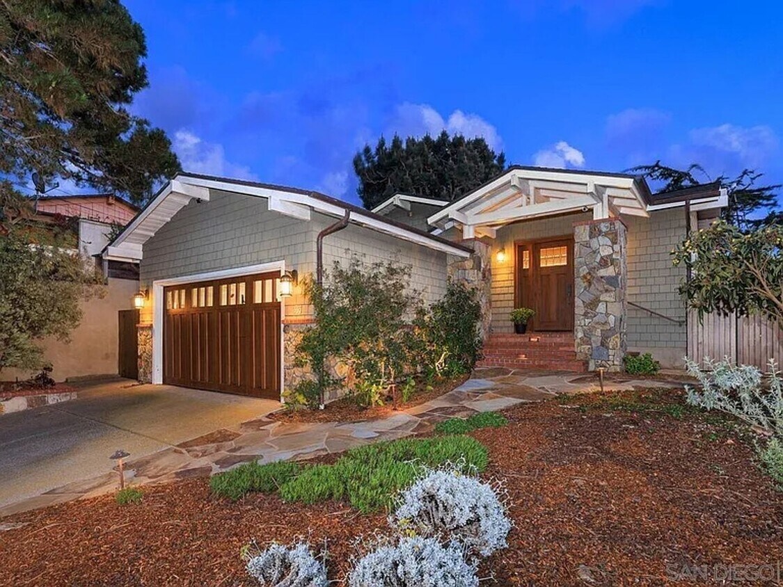 Foto principal - Ideal Location w/ Ocean Views - Perfect Sp...