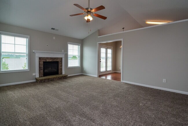 Foto del edificio - 3896 Pine Village Pl