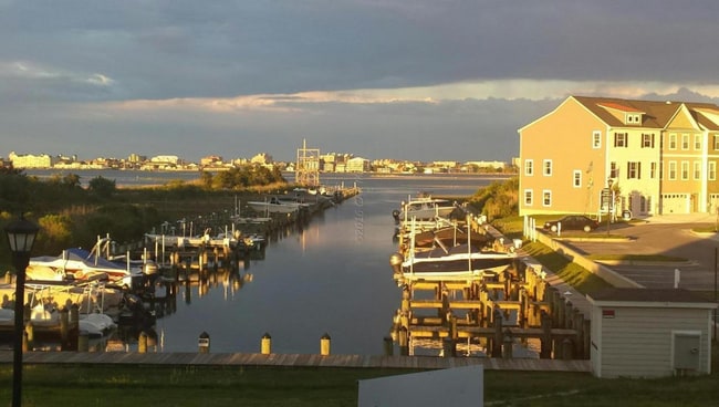 Foto del edificio - 9905 Seaside Ln