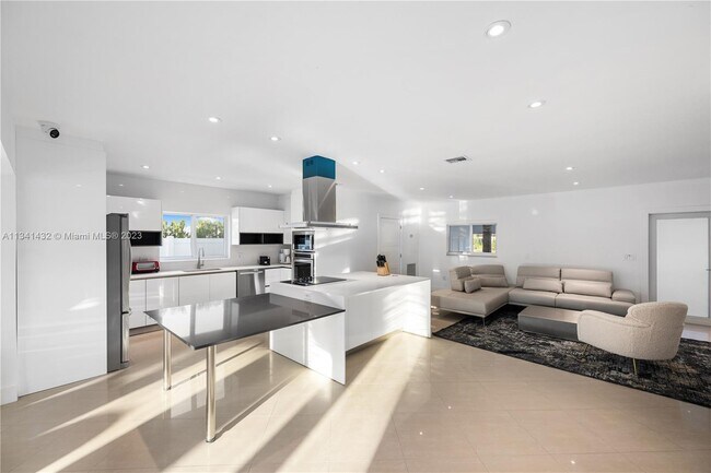 Foto del edificio - 13000 Ortega Ln