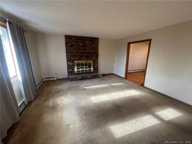 Building Photo - 8 Boxwood Dr