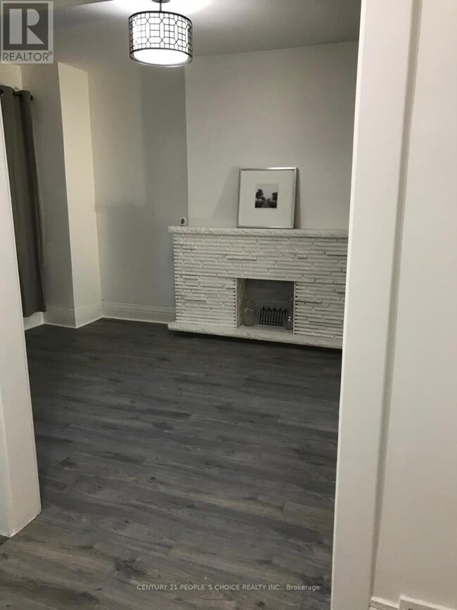 Building Photo - 212 Oakwood Ave