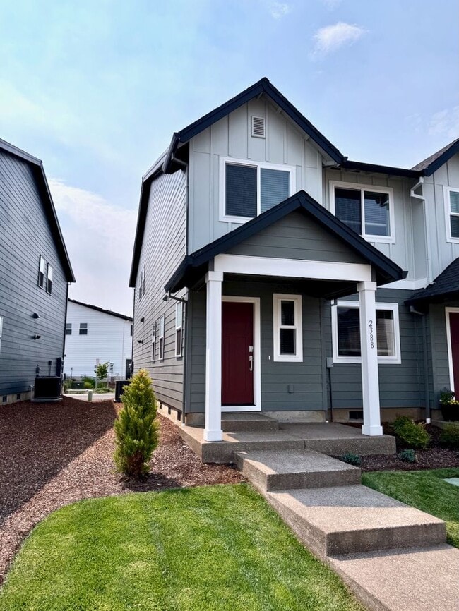Building Photo - Brand-New 3-Bedroom End-Unit Townhome in Woodburn