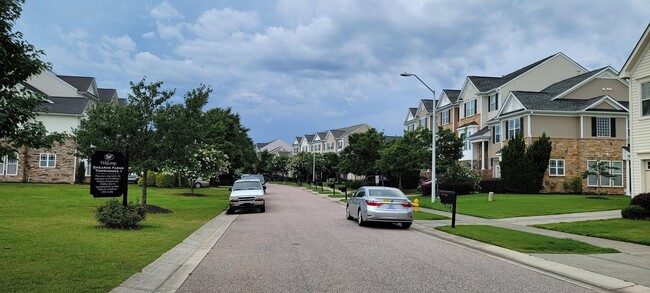 Foto del edificio - 9824 Precious Stone Dr