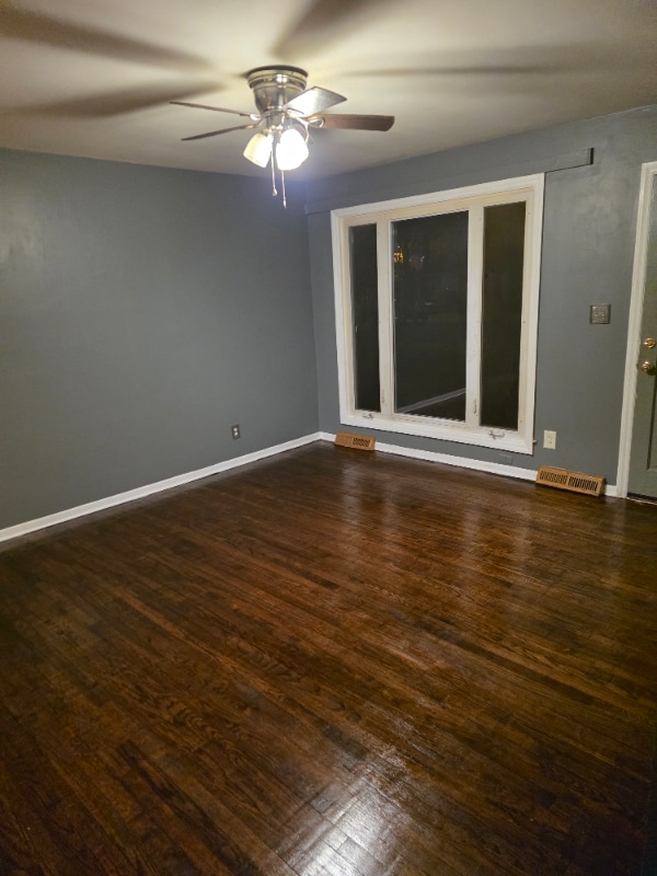 Building Photo - 528 Camrose Dr