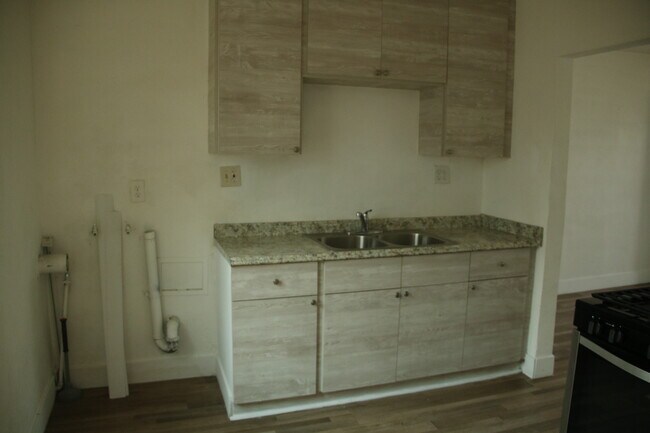 Foto del edificio - 6706 Miramonte Blvd