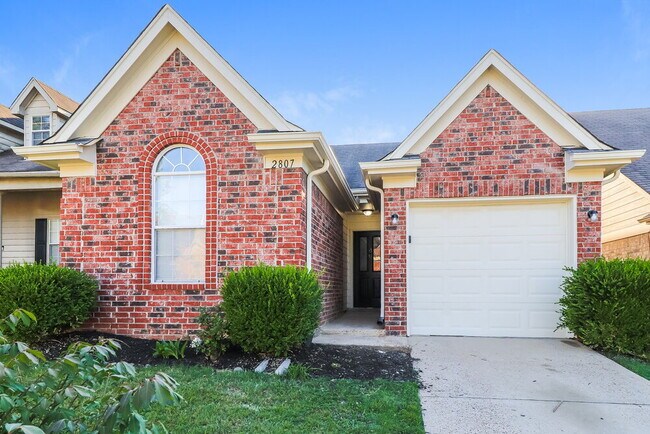 Foto del edificio - 2807 Maggie Woods Ln