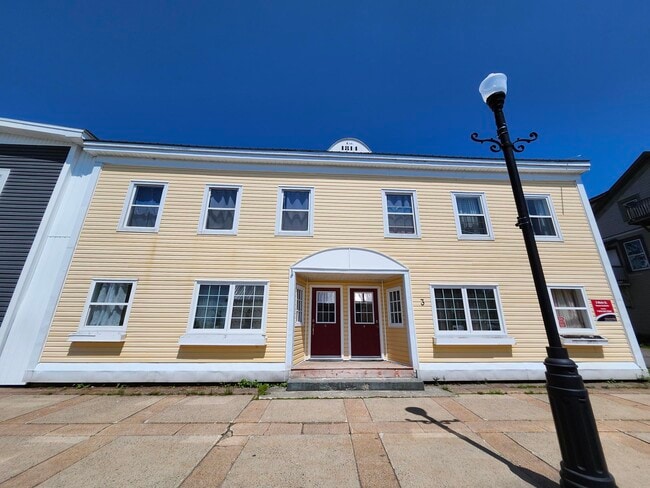 Building Photo - 3 Main St