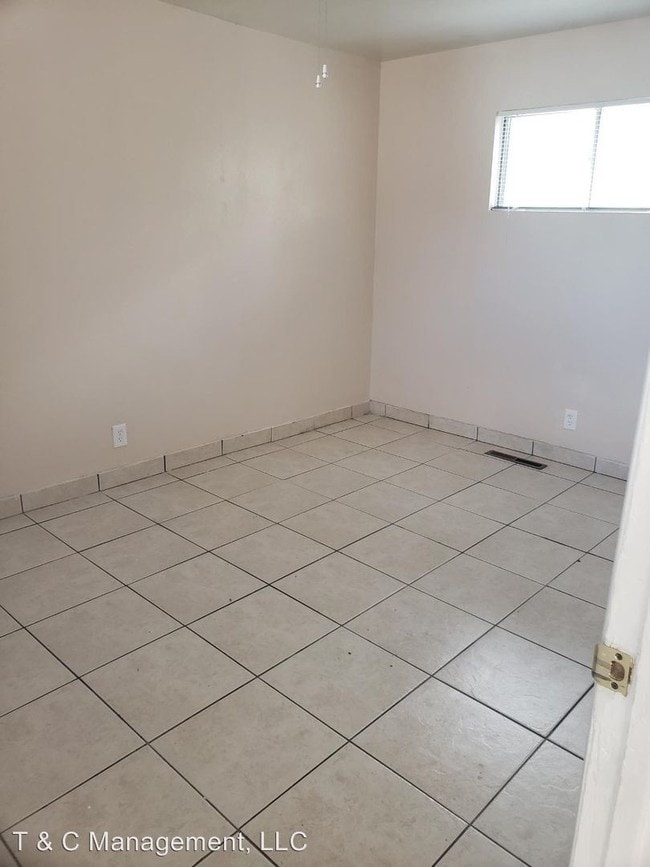Building Photo - 1132 Palomas Dr SE
