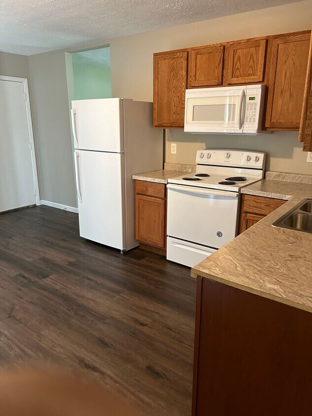 Foto principal - 3 bed 1 bath home located on Indy Westside