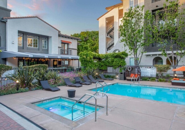 Building Photo - River Terrace