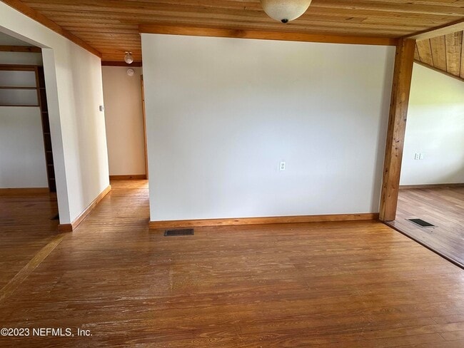 Building Photo - 9465 Cowpen Branch Rd