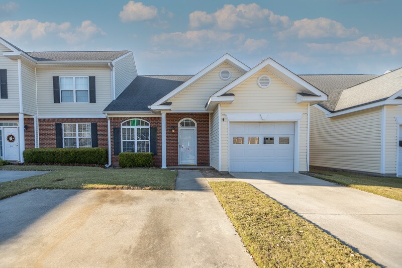 Primary Photo - 319 Hogan Way