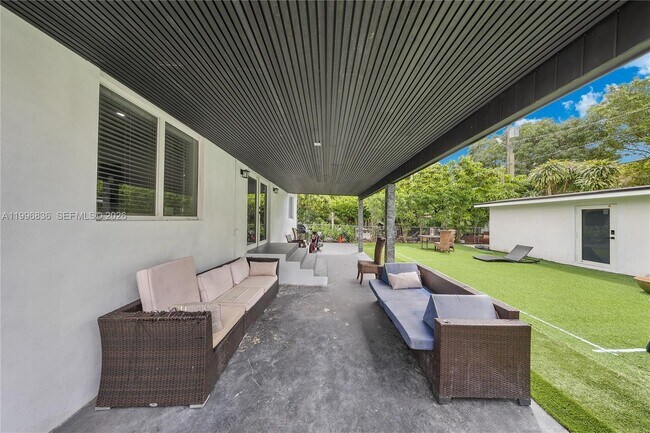 Foto del edificio - 2612 SW 12th St