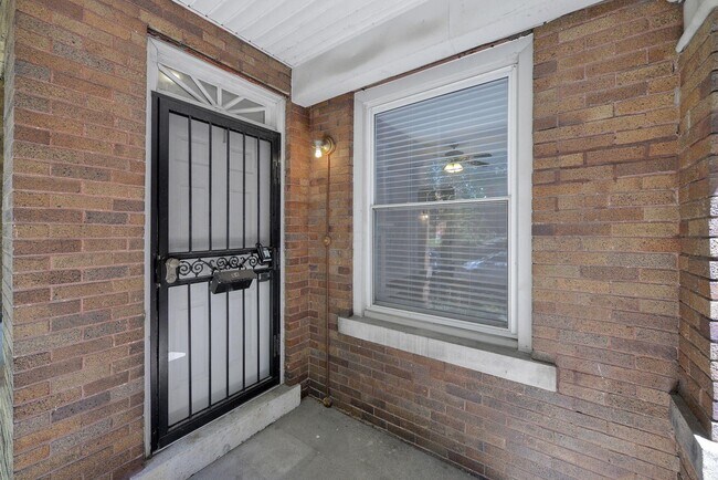 Building Photo - 84 N Monroe Ave
