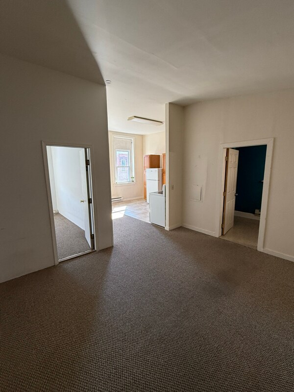 Foto principal - 662 Main St
