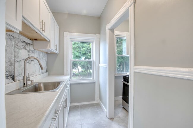 Building Photo - 325 Chestnut St