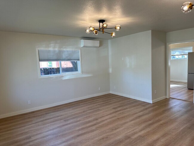 Building Photo - Beautiful high end 1 bedroom duplex with office!