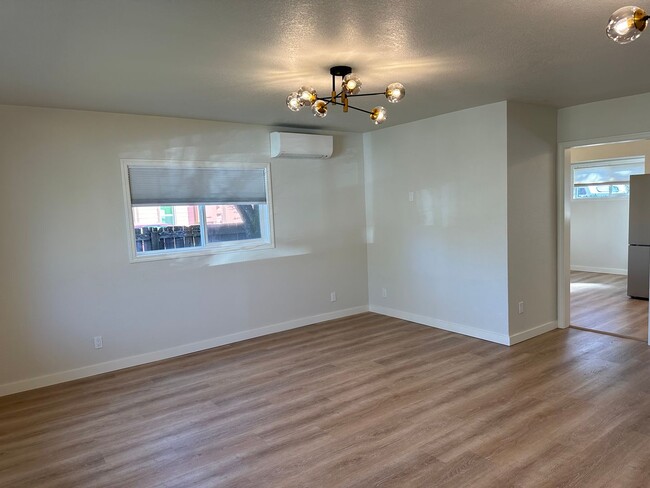 Foto del edificio - Beautiful high end 1 bedroom duplex with office!