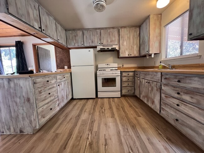 Building Photo - 11218 Cedar Ridge Dr