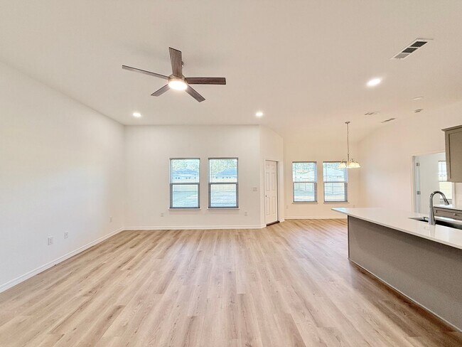 Foto del edificio - Spacious 4-Bedroom Home - New Construction