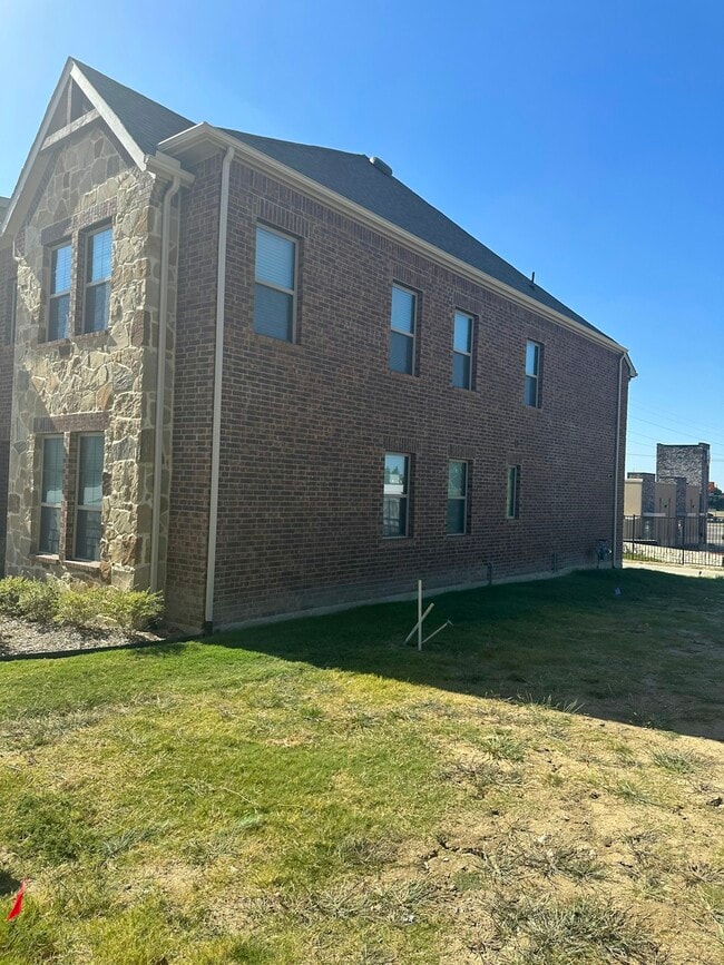 Photo - 2017 Crooked Bow Dr Townhome