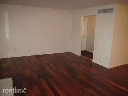 Building Photo - 1500 Hidden Valley Ln