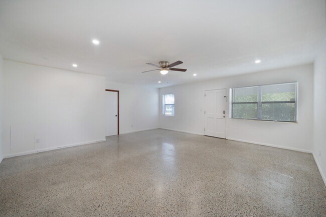Building Photo - 1406 16th Ave