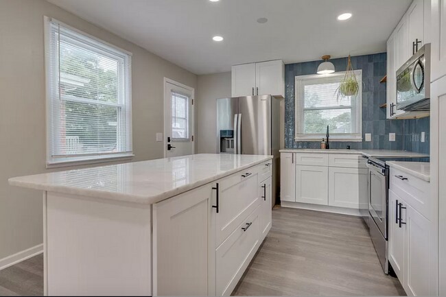 Foto del edificio - 3 bedroom home in Charlotte Park