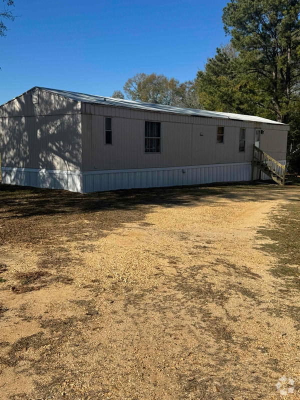 Building Photo - 65 Armstrong Rd