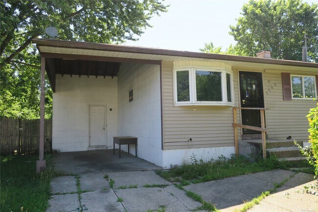 Building Photo - 1703 Manatuck Blvd