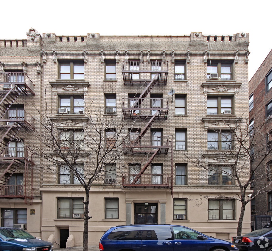 Building Photo - 819 W 180th St
