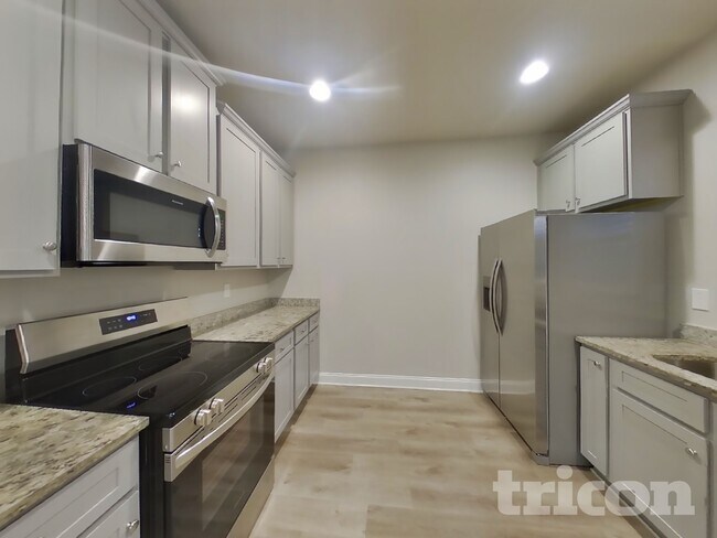 Building Photo - 805 Crescent Way