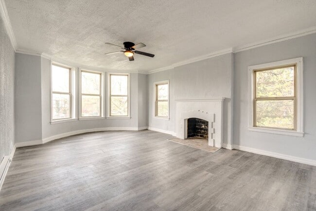 Building Photo - 2840 S Moreland Blvd