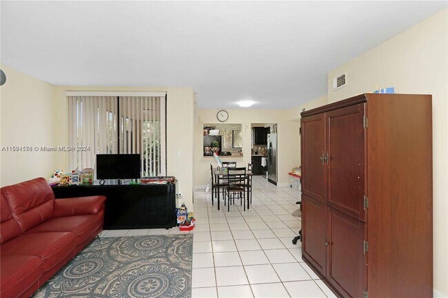 Foto del edificio - 8211 Northwest 191st Street Apt #3-D, Hial...