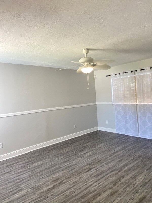 Building Photo - 8601 Lsu Ln
