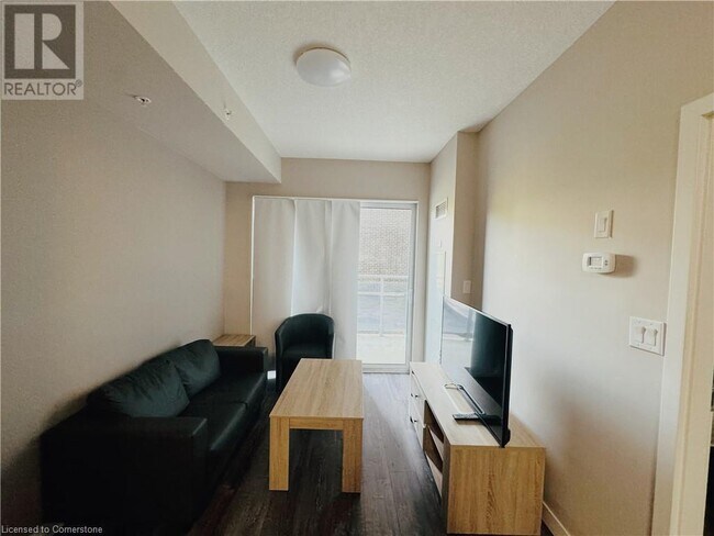 Building Photo - 280 Lester St