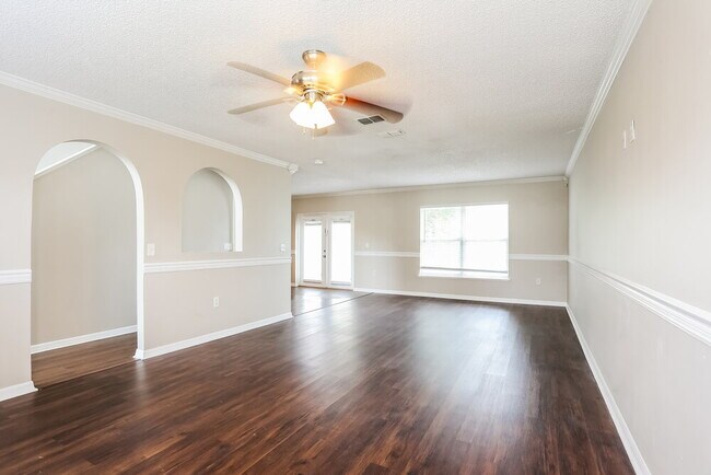 Foto del edificio - 7362 High Bluff Rd N