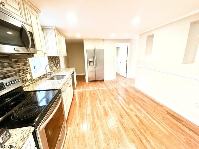 Building Photo - 54 Carey Rd
