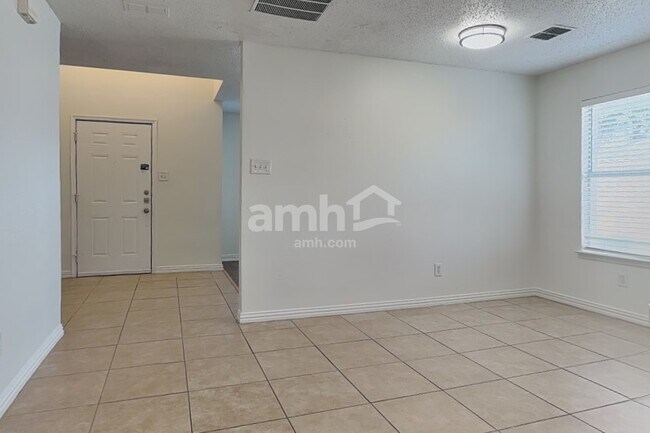 Foto del edificio - 4405 Statesman Ln