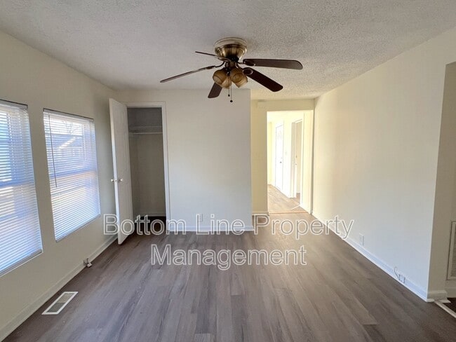 Foto del edificio - 118 Nat Barber Ave