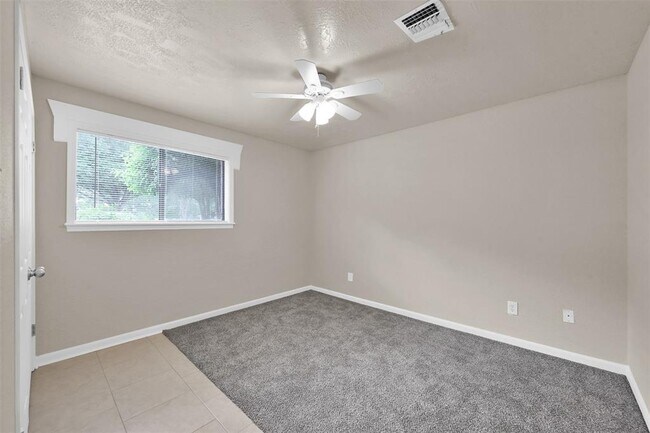 Foto del edificio - 14949 Hwy 105 W