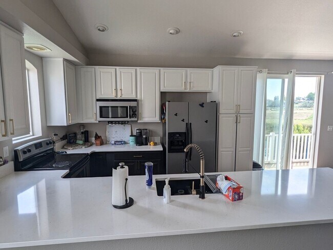 Foto del edificio - 3825 Kenwood Cir