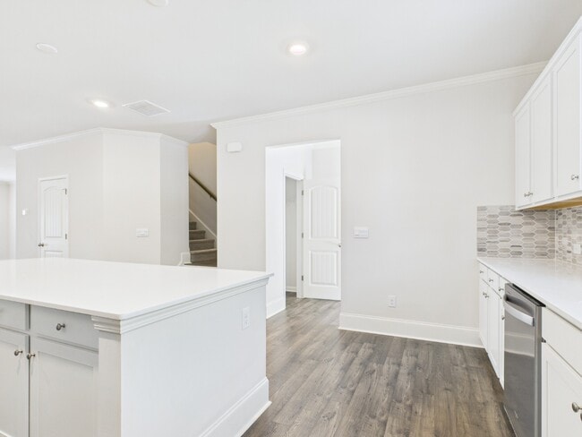 Foto del edificio - 3 Bed, 3.5 Bath, Finished Basement room, 2 car garage, walkable to Woodstock Middle and High scho...