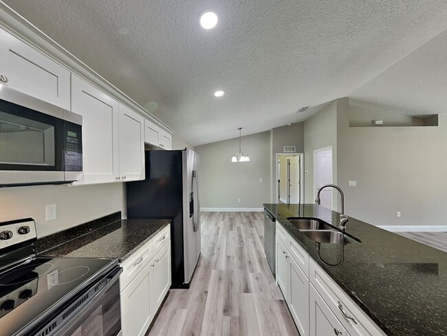 Building Photo - 3111 W Viking Ln