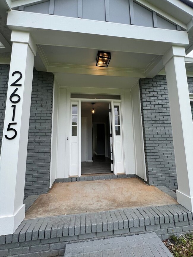 Foto del edificio - Charming, fully renovated 3BR House in Cha...