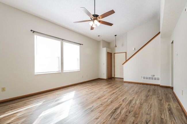 Building Photo - Cute 3 Bedroom