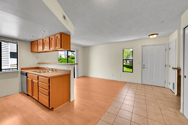 Foto del edificio - $1,240.95 with $300 Off The First Month's Rent, 1 Bed, 1 Bath, Condo in Thornton with Washer and ...